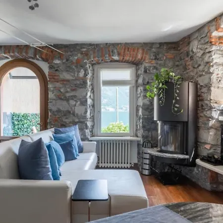 Luxury Lakefront Holiday home *
