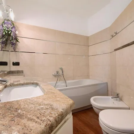 Luxury Lakefront بيت للعطل ليتْسّينو