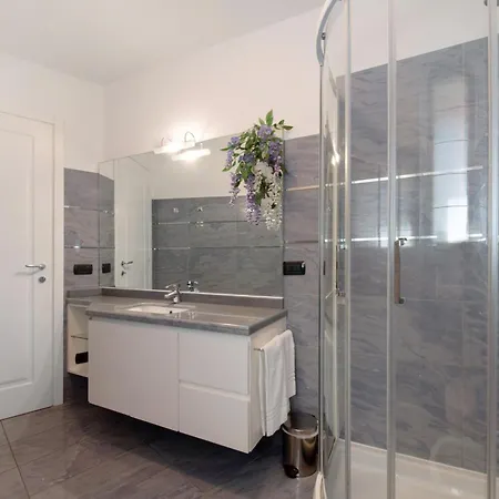 بيت للعطل Luxury Lakefront ليتْسّينو